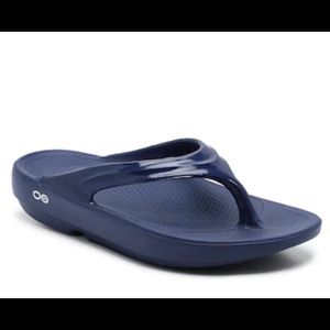 New OOFOS OOLALA flip flops navy size womens 7 medium width